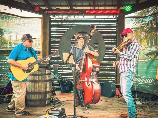 Brunch, beer, bluegrass 12-3 today, then beer and bbq til 9pm! Come on over to Park Circle and spend your Sunday with us! #commonhousealeworks #chsbeer #parkcirclesc #parkcirclenorthcharleston #chsbrunch #bluegrass #bbq