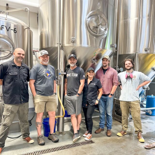 We love when our friends come to visit and even more so when we get to brew with them! Stay tuned for a brand new beer in the coming weeks brewed with our good friends from @lefthandbrewing!