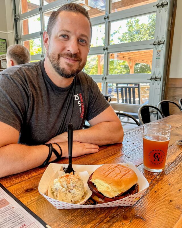 Swig & Swine has added a few new items to our Uncommon Swine menu and  we have to say the Fried Bologna Sandwich might just be our new favorite! Enjoy one for lunch or dinner like Jon did, or join us on Sunday where it’s featured in the brunch menu with a fried egg on it!  #swigandswinebbq #friedbolognasandwich #chsbeer #chseats #chsdrinks #parkcircle #northcharleston #northchs #commonhousealeworks