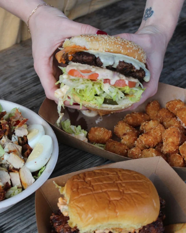 It's National Cheeseburger Day, and the only way to celebrate is with a Certified Angus Beef burger here at Commonhouse. 

Come on in for lunch or dinner and try out our delicious menu from @swigswinebbq!